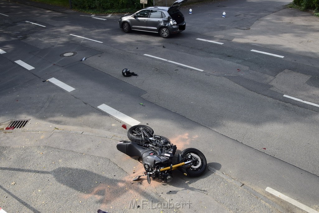 Schwerer Krad PKW Unfall Koeln Muelheim Am Springborn Cottbuserstr P025.JPG - Miklos Laubert